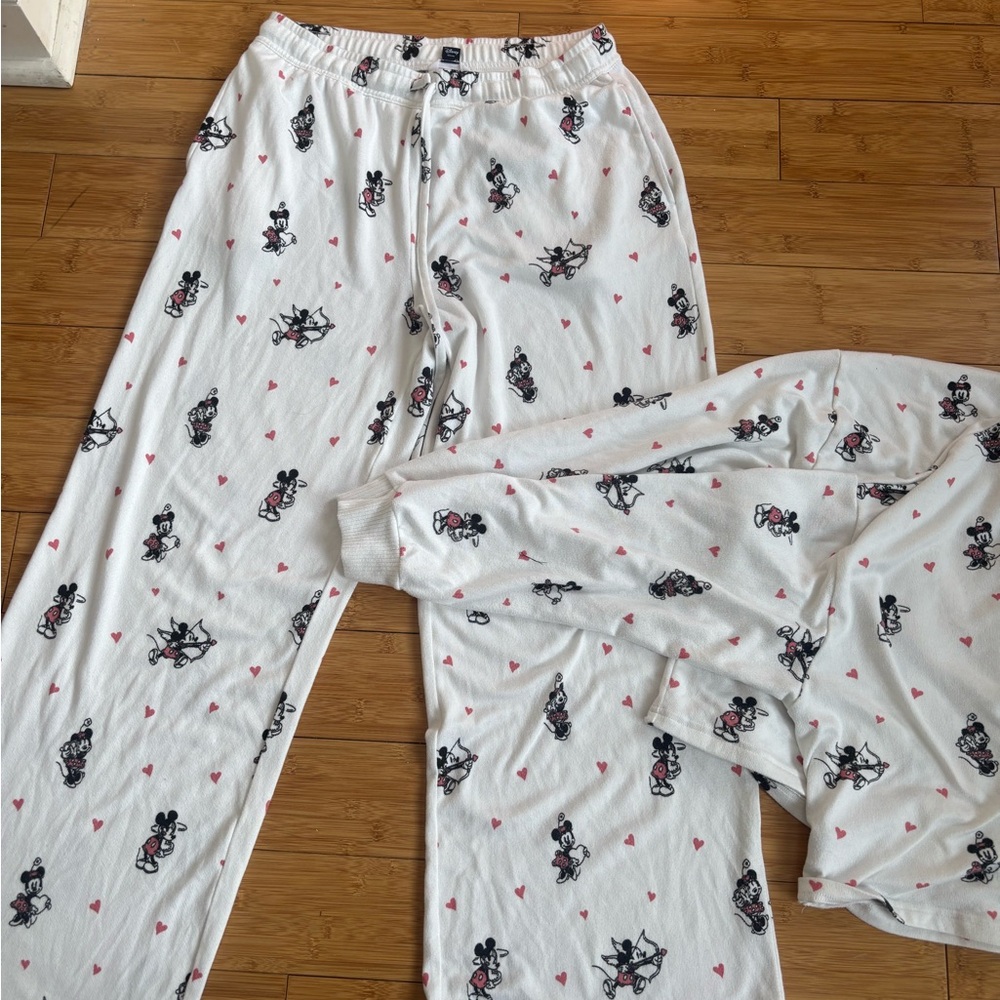 Mickey and Minnie Mouse Valentines PJs - Picture 4 of 4
